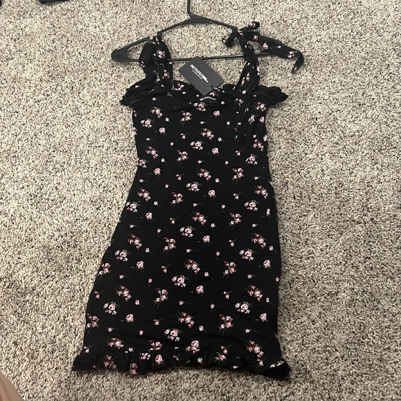 PrettyLittleThing Dresses & Skirts - Black flower pretty little thing dress